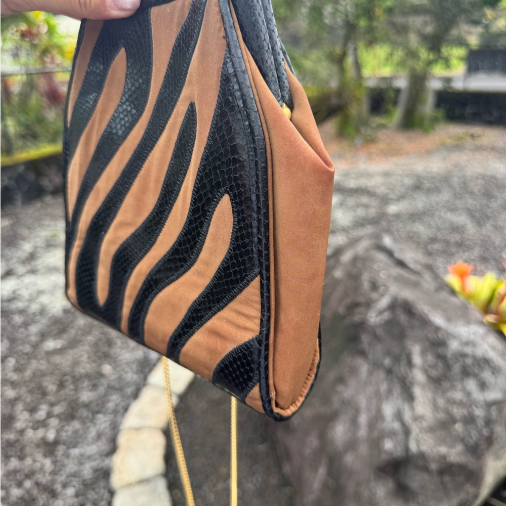 Vintage Sharif USA Tiger Stripe Suede Snakeskin Crossbody Gold Chain - Picture 5 of 9